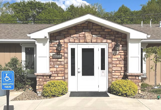 Front entrance of Monarch Health & Recovery with walkway and signage