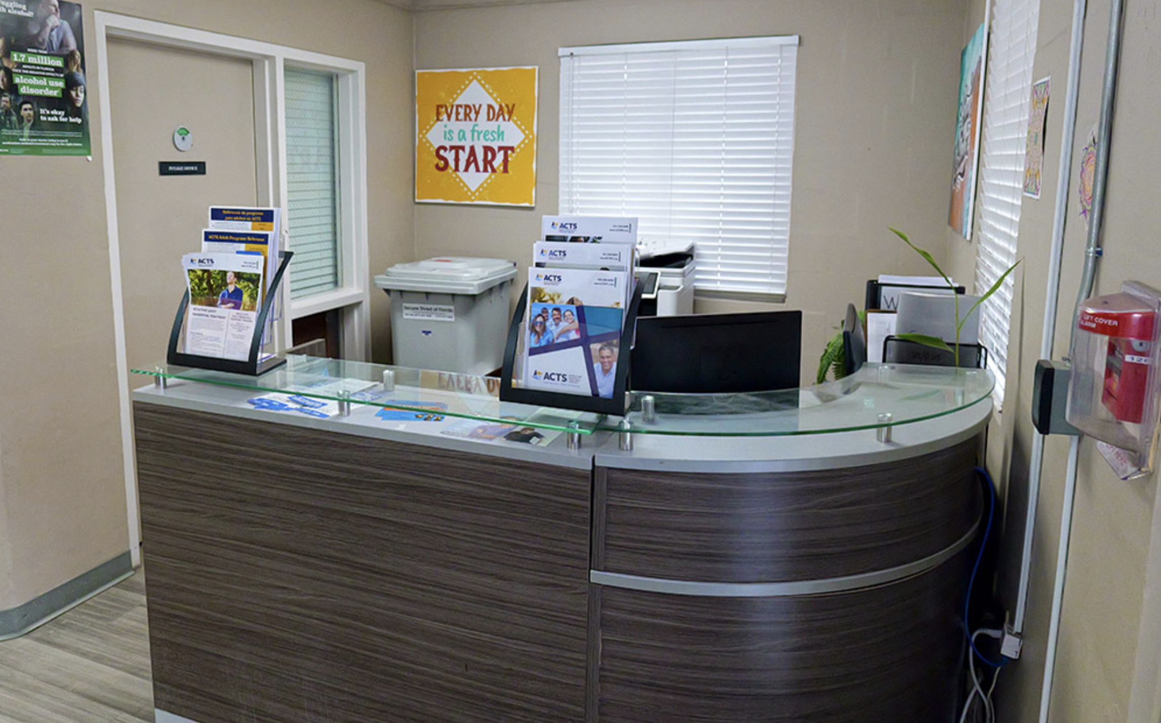 Reception desk with brochures, computer, and service counter