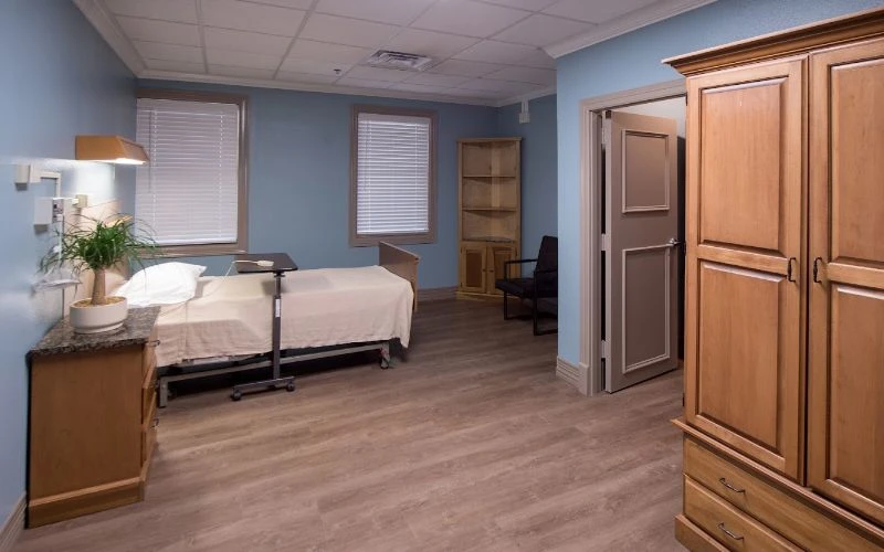 Light-blue detox room with bed and wooden furniture
