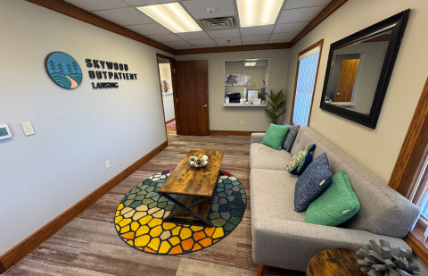 Cozy outpatient lounge with sofa and colorful rug