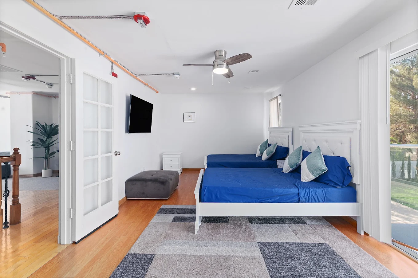 Shared bedroom with twin beds and modern decor