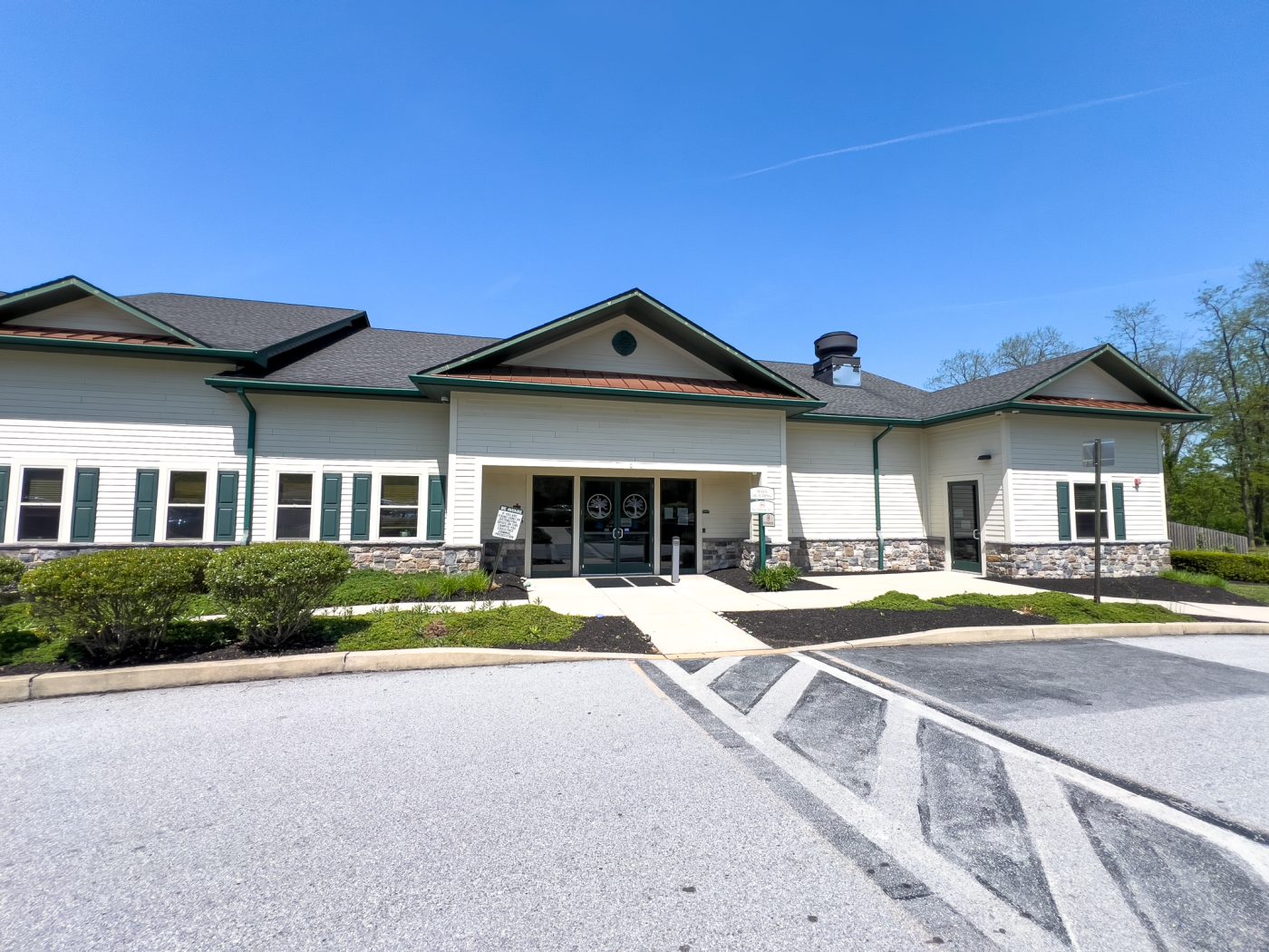 Main admissions and treatment building exterior at Bowling Green Brandywine campus