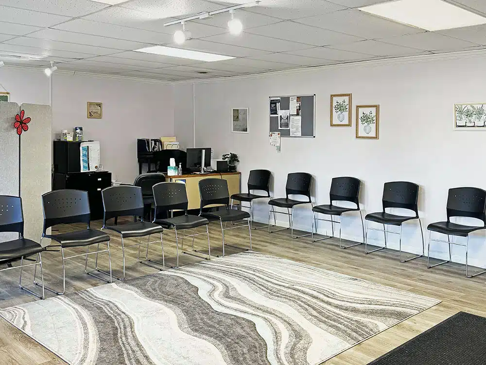 Group room with chairs arranged around patterned rug