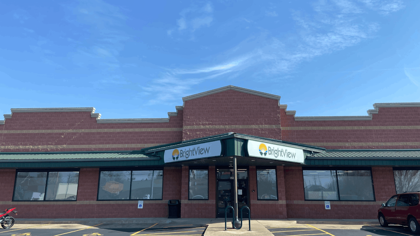 Exterior of BrightView Health in Henderson, Kentucky, showing the brick building, covered entrance with BrightView signage, parking area, and accessible spaces