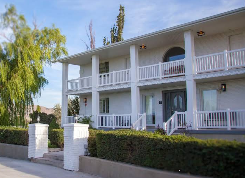 Exterior view of the Renaissance Ranch residential building