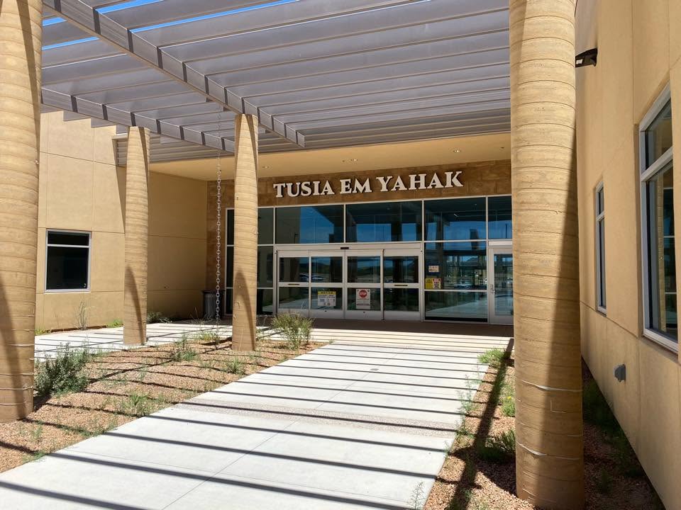 Covered entrance with glass doors and Tusia Em Yahak sign