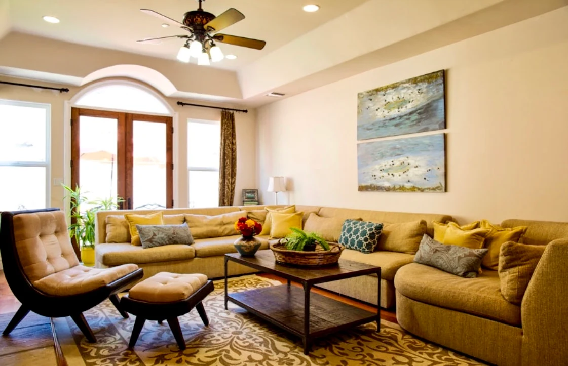 Cozy living room with beige sectional sofa, modern decor, and warm lighting in Scottsdale treatment facility