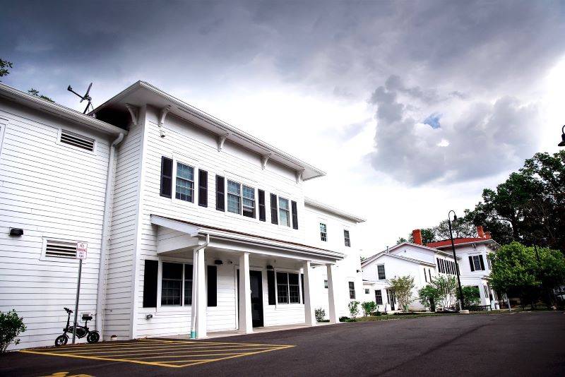 Exterior view of UConnectCare residential and detox facility