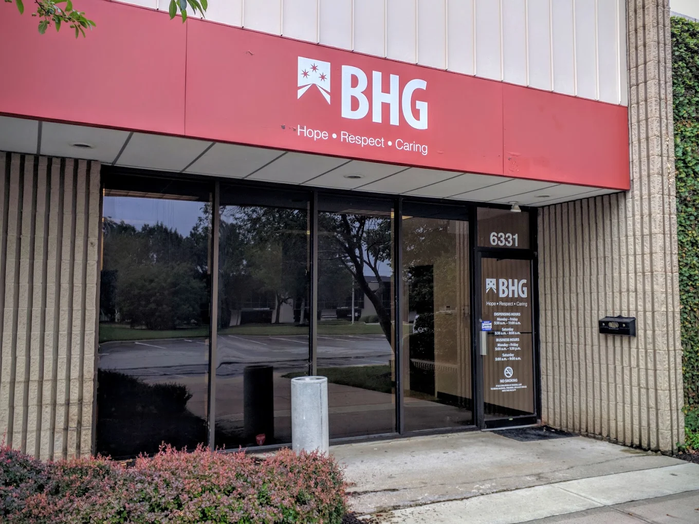 Front entrance of BHG Overland Park Treatment Center building