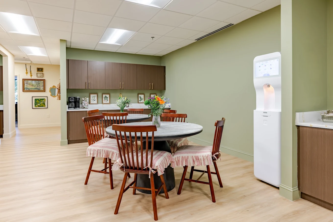 Dining area and kitchenette
