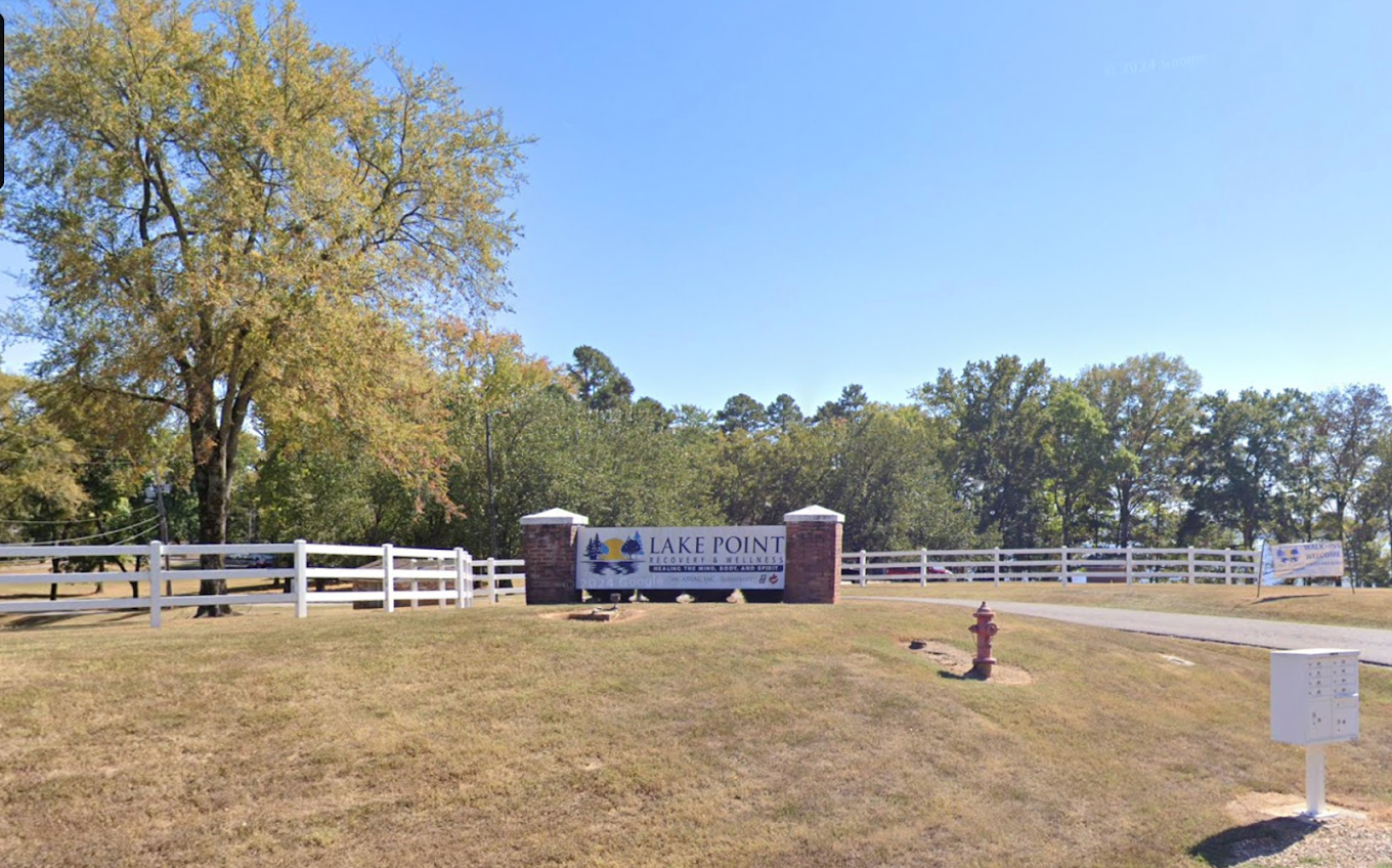 Entrance sign for Lake Point Recovery & Wellness in Arkansas