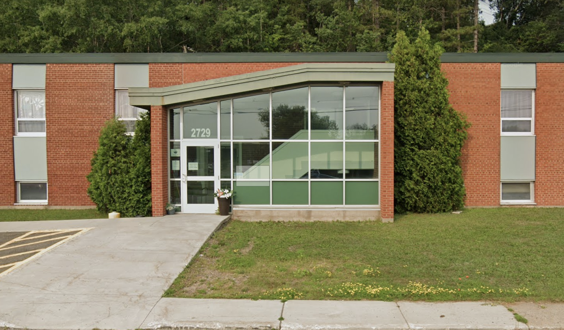 Main entrance to Lakeview Behavioral Health in Hibbing