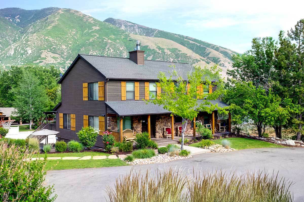 Two-story lodge with mountain views and landscaped grounds