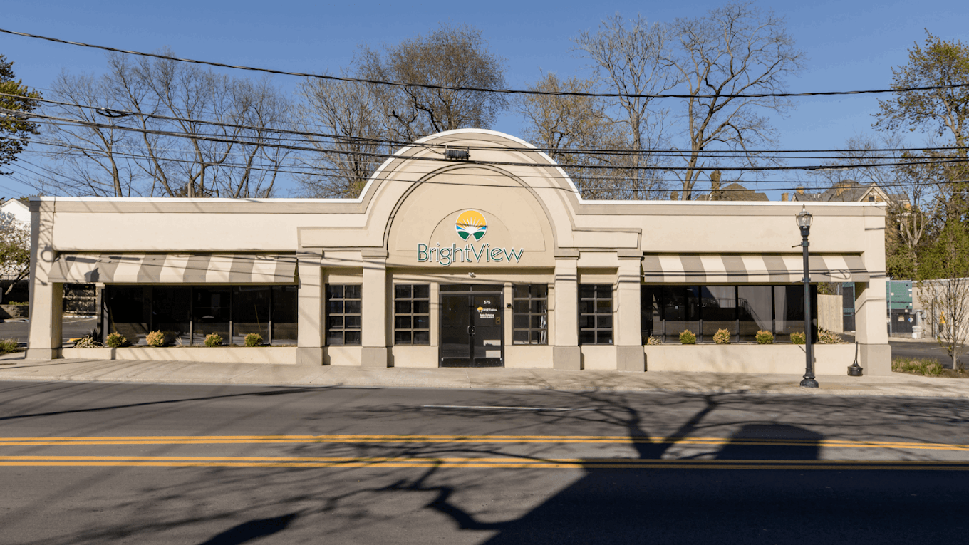 BrightView Lexington facility exterior with main entrance and sign
