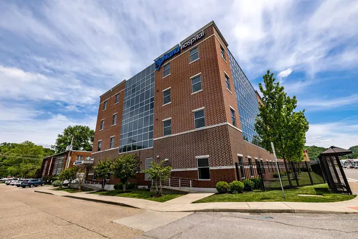 highland-hospital-charleston_facility-exterior.jpeg