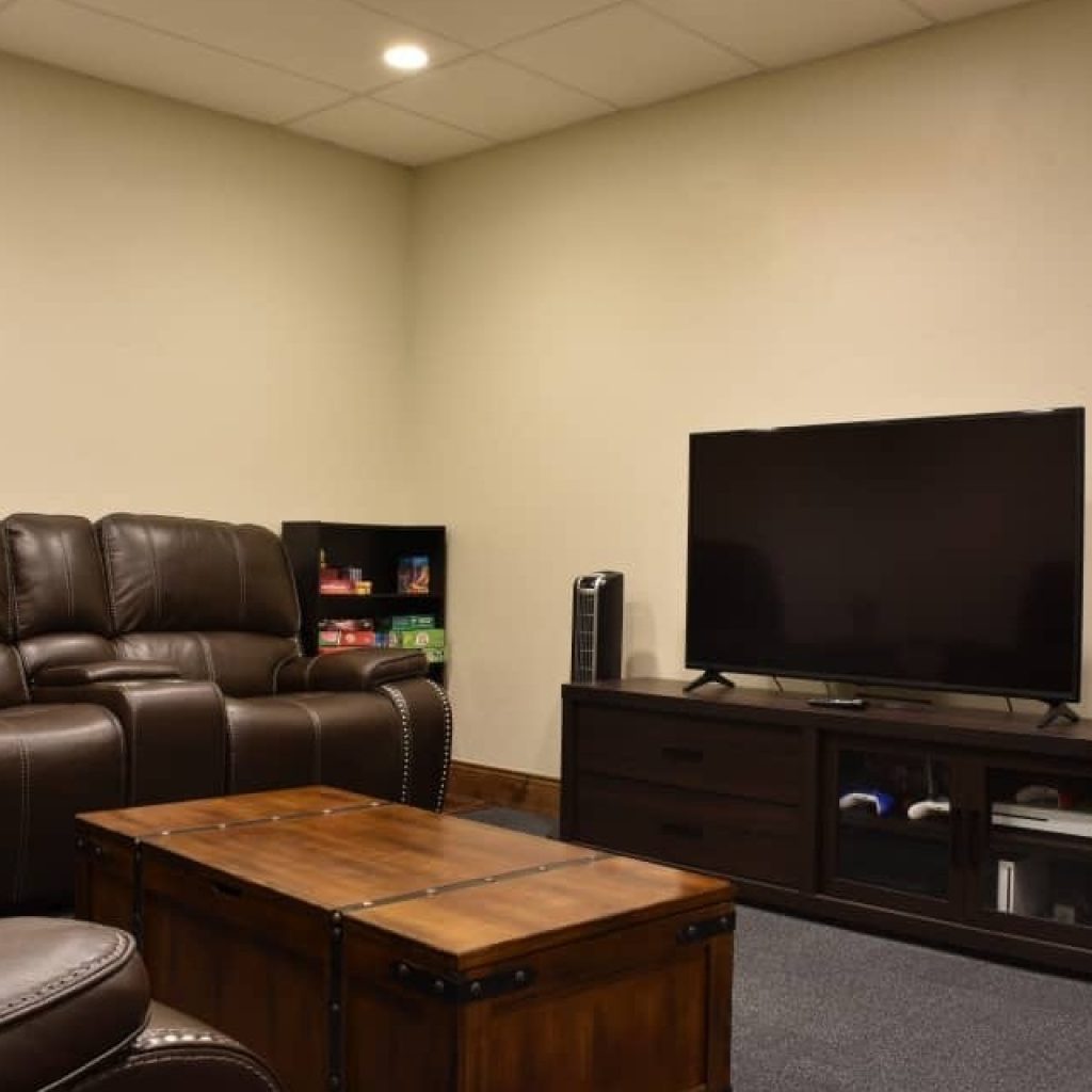Lounge with TV, leather recliners, and board games