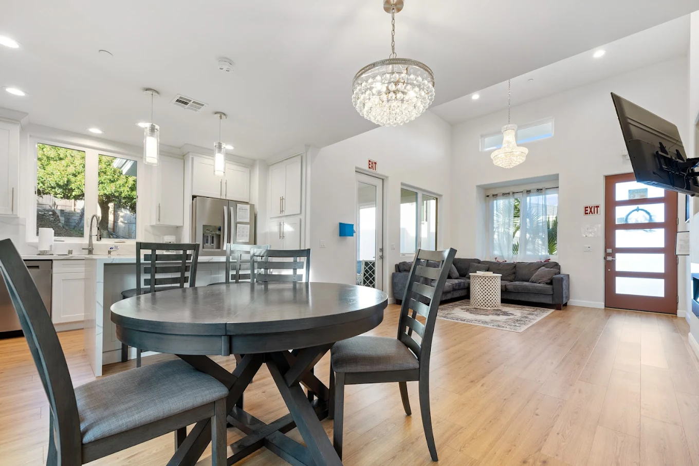 Dining area with round table and chandelier lighting