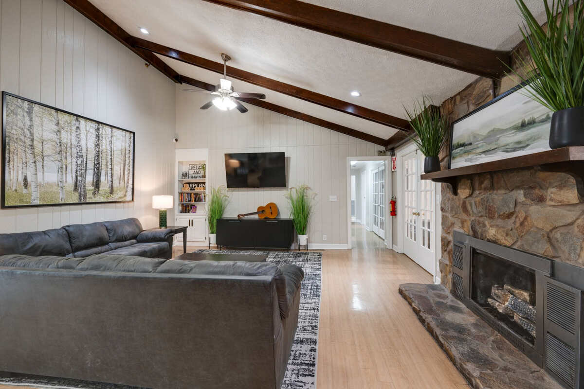 Living room with fireplace at Freeman Recovery