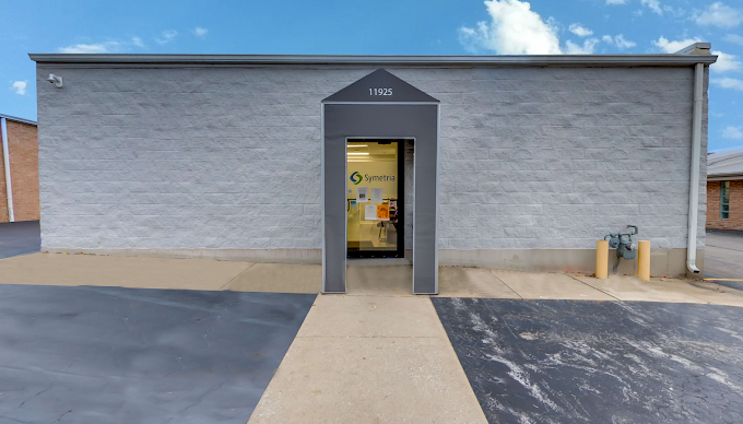 Entrance with glass doors and a visible clinic logo above.