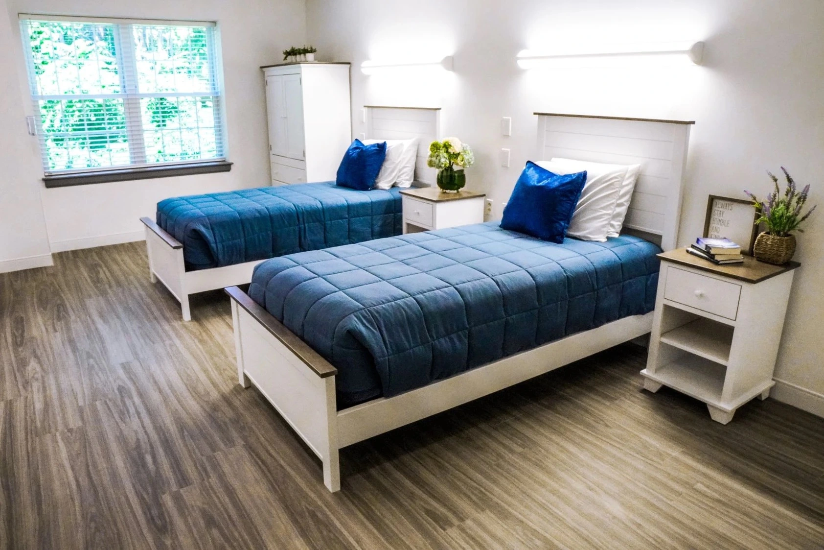 Shared bedroom with two twin beds .
