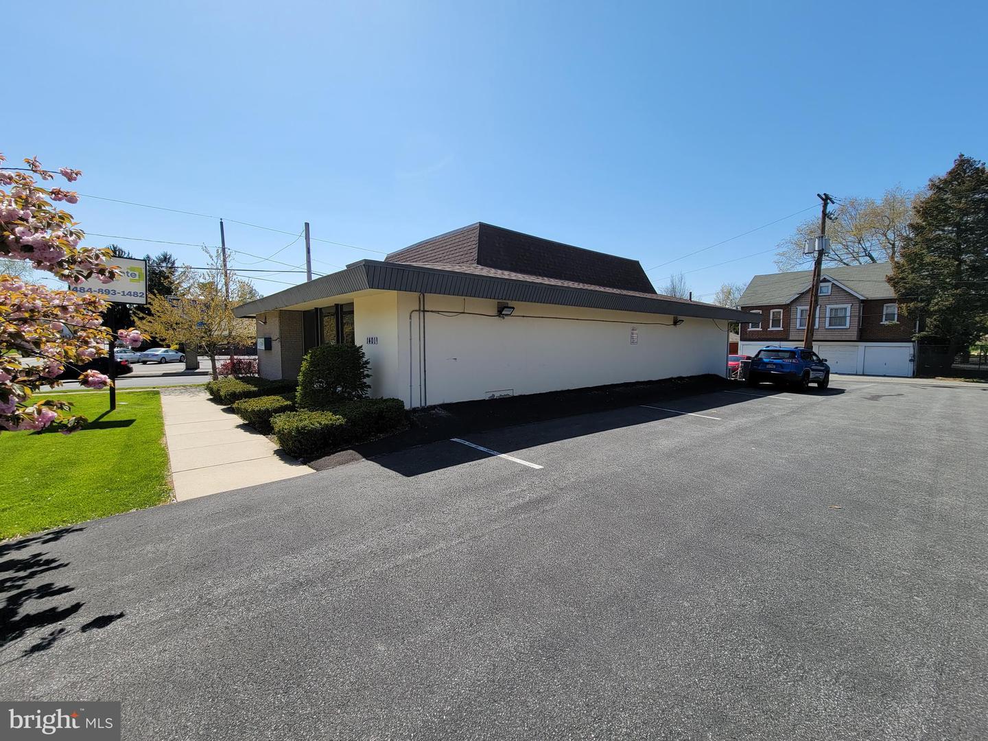 The back of the CleanSlate Medical Group building with a well-maintained parking area and easy access for patients.