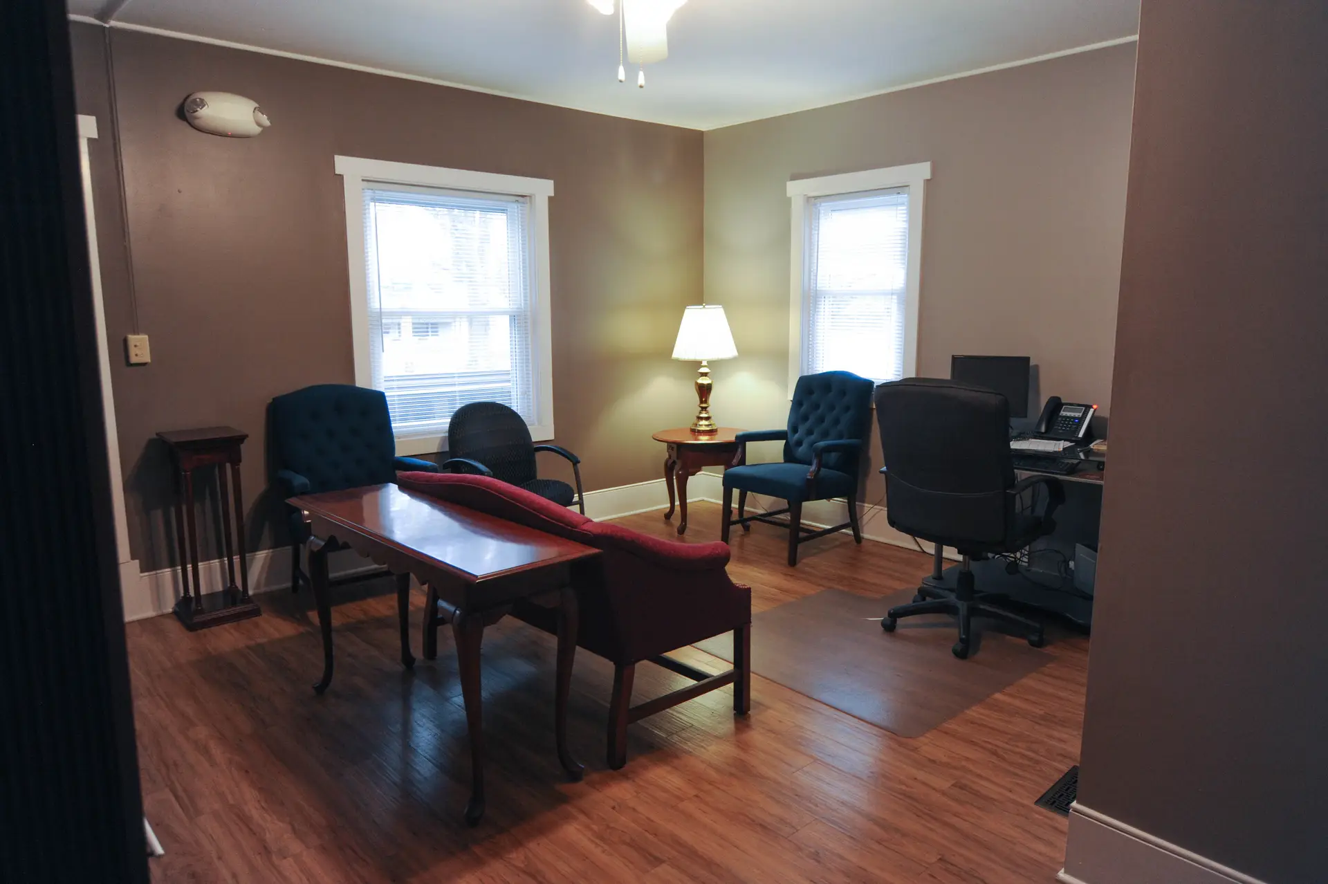 Therapy room with desk and chairs.