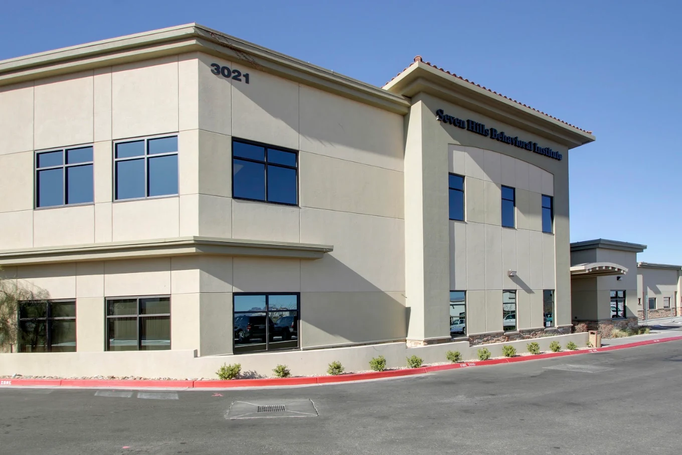 Main entrance of Seven Hills Behavioral Institute.