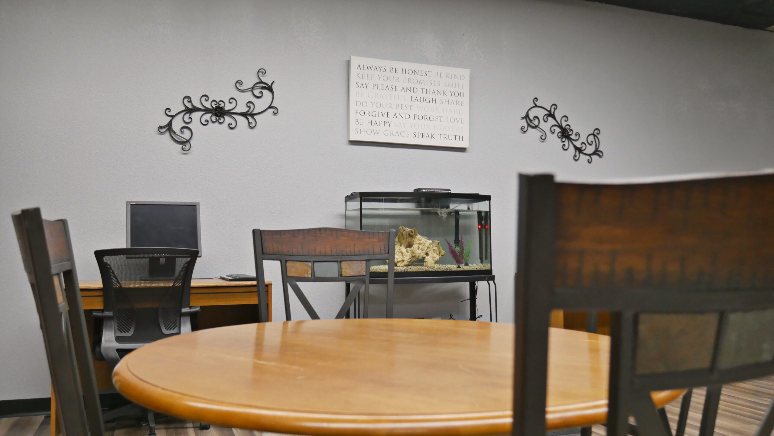 Table, computer station, and fish tank in calm room