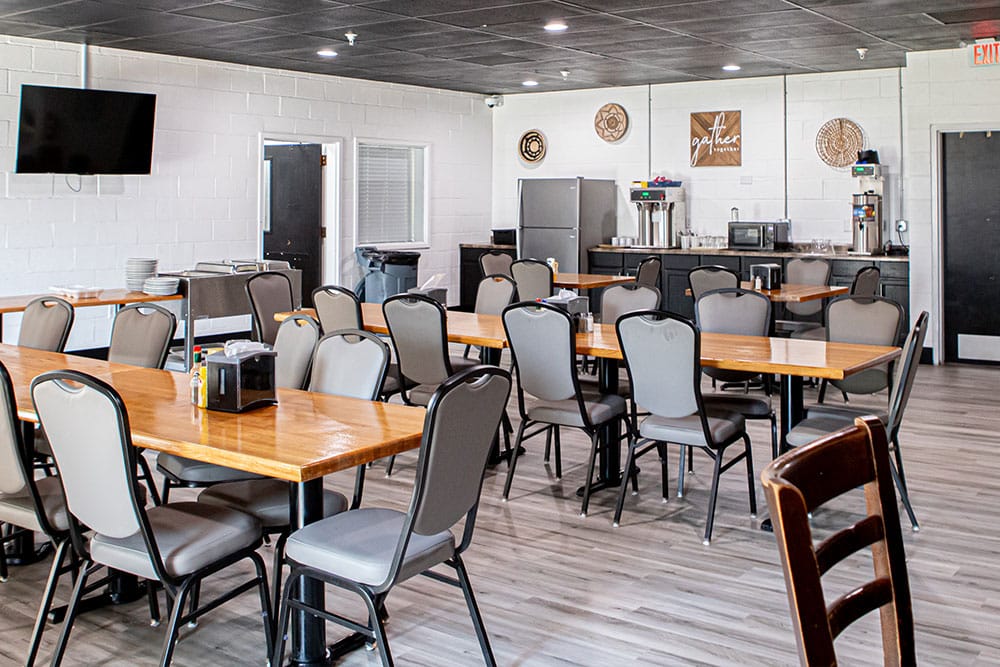 Cafeteria with wooden tables and beverage stations