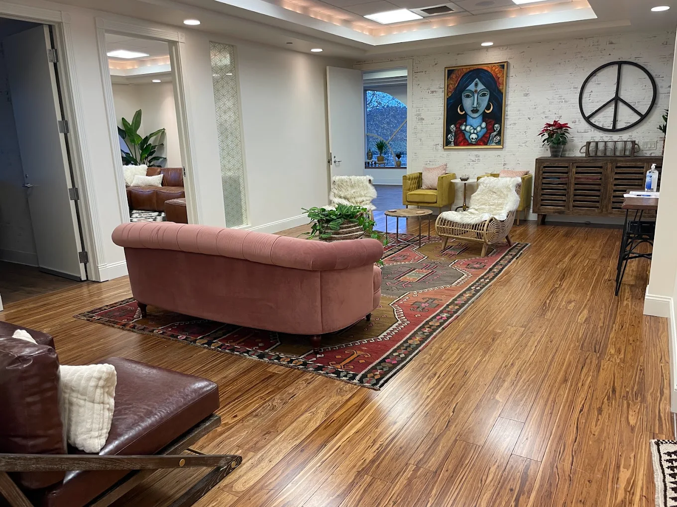 Lounge with pink sofa, woven chairs, and boho décor