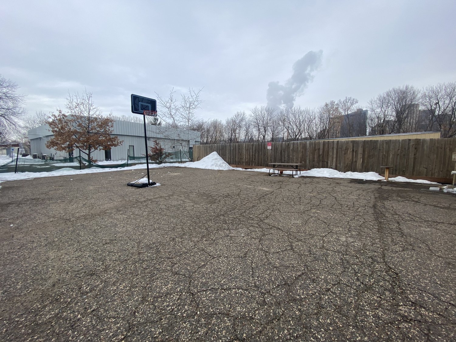 Outdoor basketball hoop in Northstar Behavioral Health courtyard