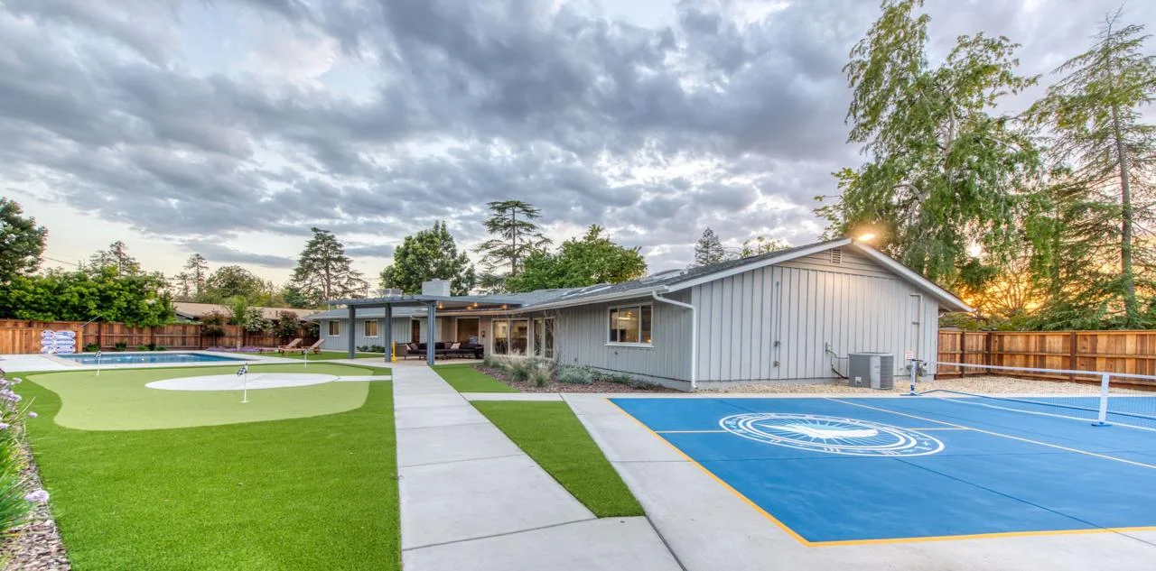 Courtyard with putting green and pickleball court