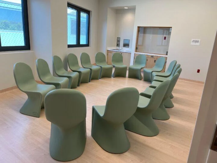 Group room with green chairs arranged in a circle