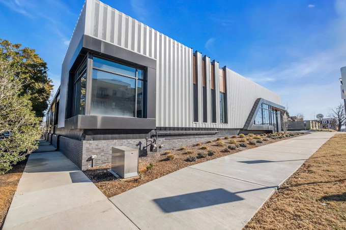 The exterior of Renaissance Recovery, a modern building in Nashville.