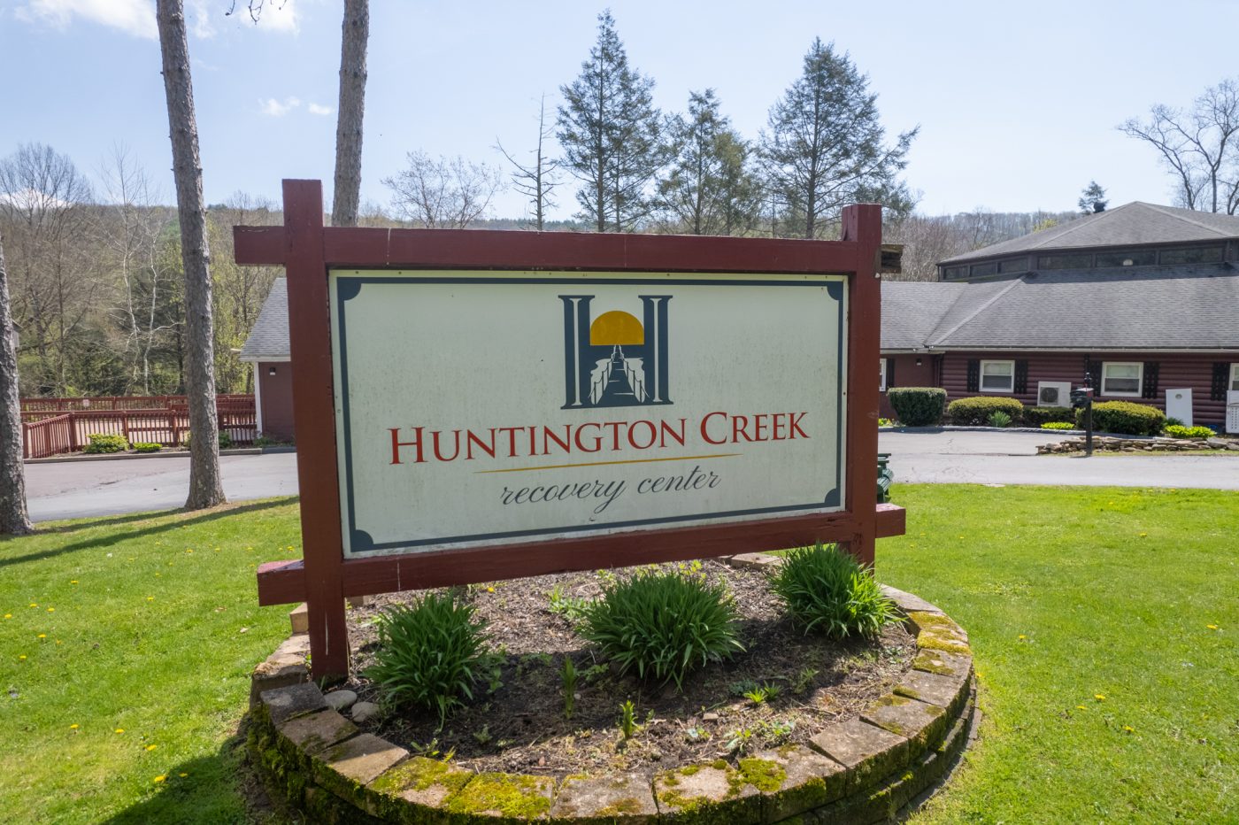 Large outdoor sign for Huntington Creek Recovery Center