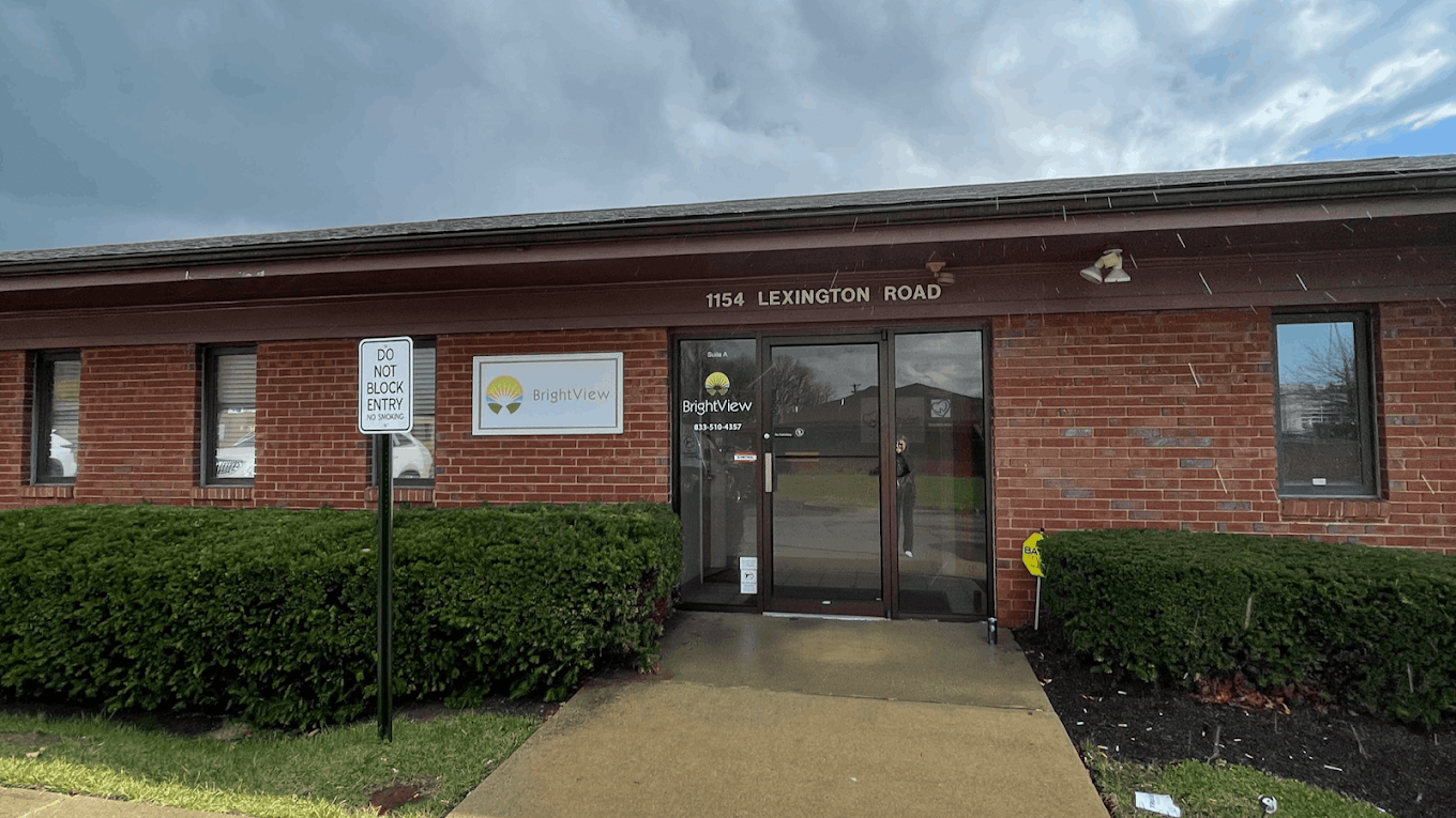 Exterior of BrightView Health Georgetown with brick facade, glass entrance doors, BrightView signage, trimmed shrubs, and walkway