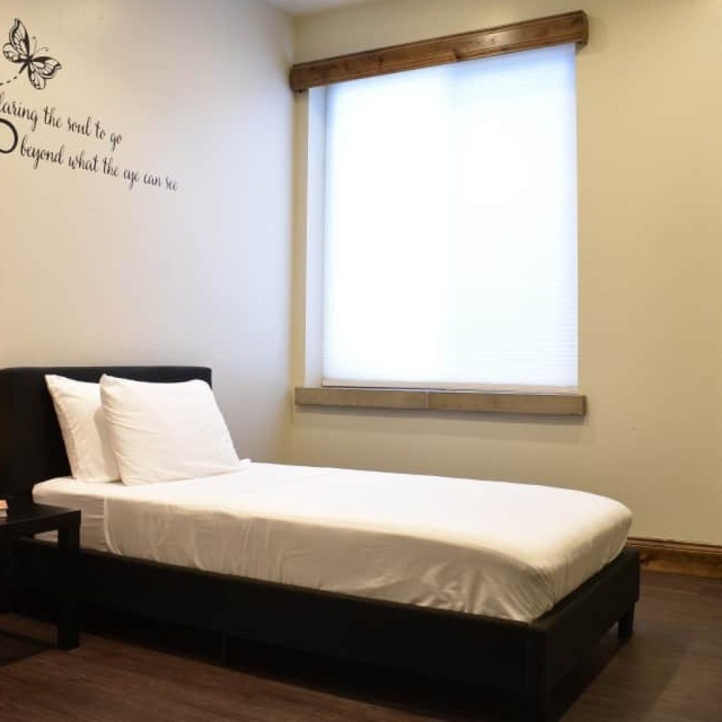 small-bedroom_nexstep-medical-detox-rightway-recovery-orem.jpg