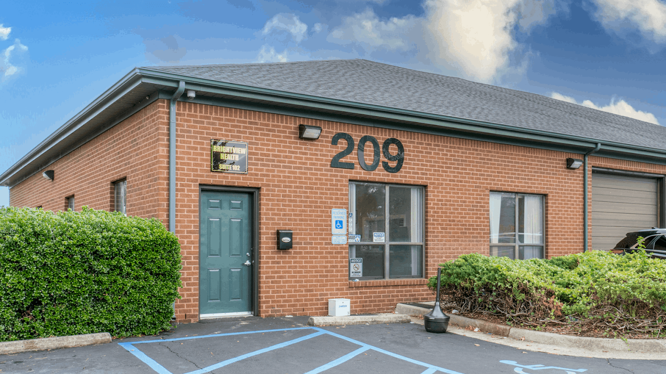 Brick exterior and entrance of BrightView Health Chesapeake
