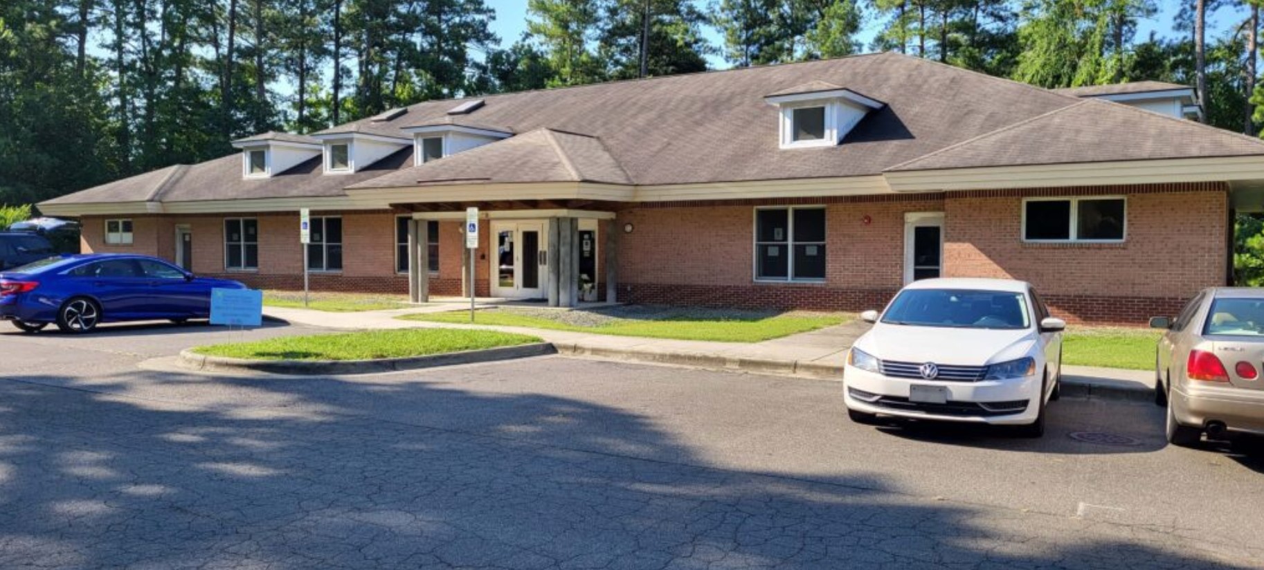 Exterior view of the rehab facility and parking.